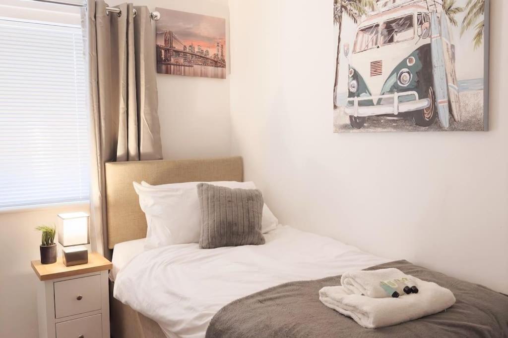Immaculate 5 Bedroom House ロッキンガム エクステリア 写真