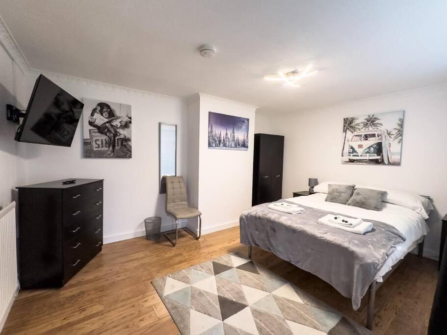 Immaculate 5 Bedroom House ロッキンガム エクステリア 写真