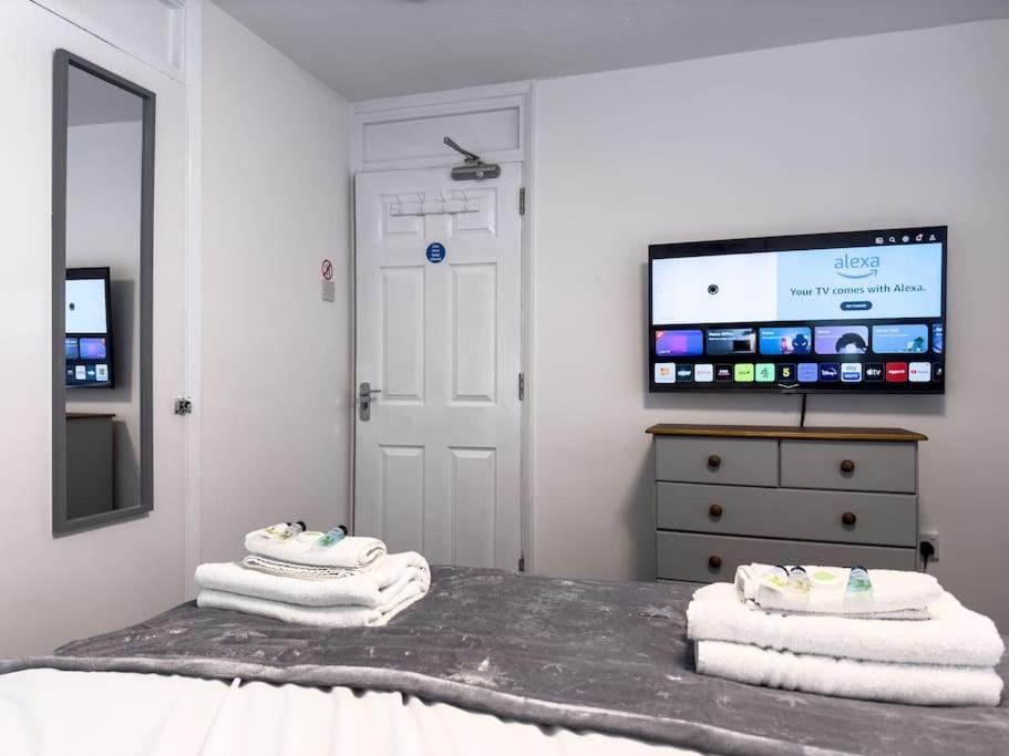 Immaculate 5 Bedroom House ロッキンガム エクステリア 写真