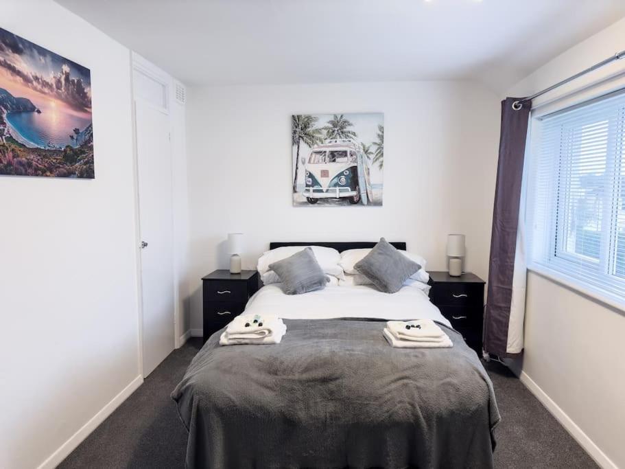 Immaculate 5 Bedroom House ロッキンガム エクステリア 写真