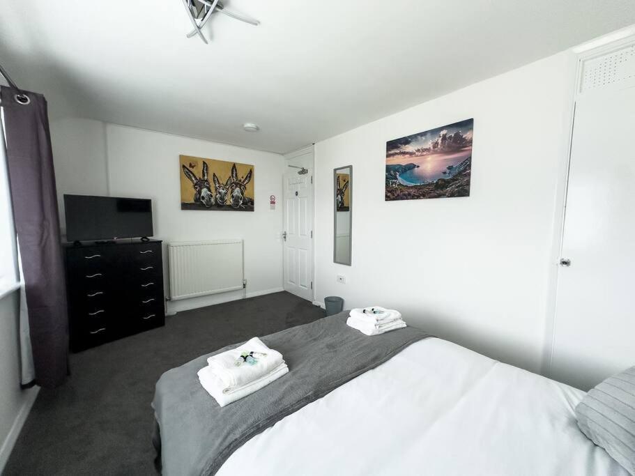 Immaculate 5 Bedroom House ロッキンガム エクステリア 写真