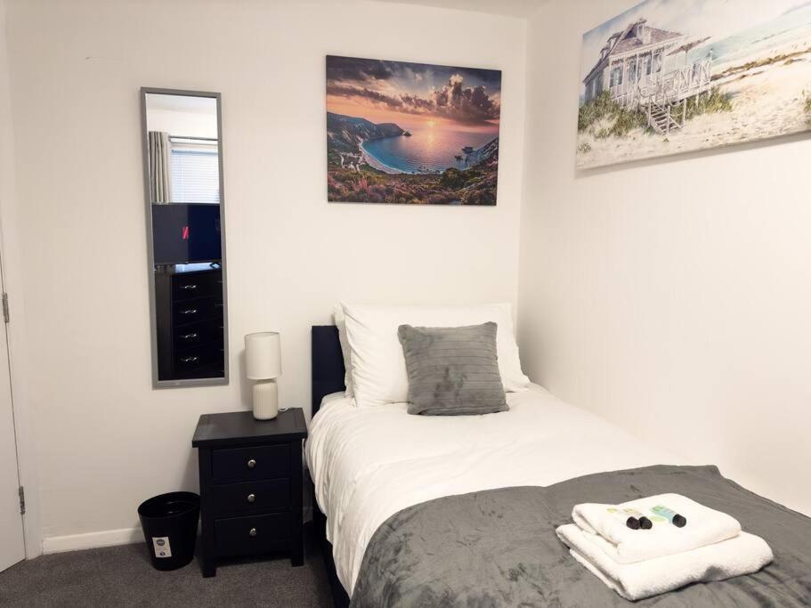 Immaculate 5 Bedroom House ロッキンガム エクステリア 写真