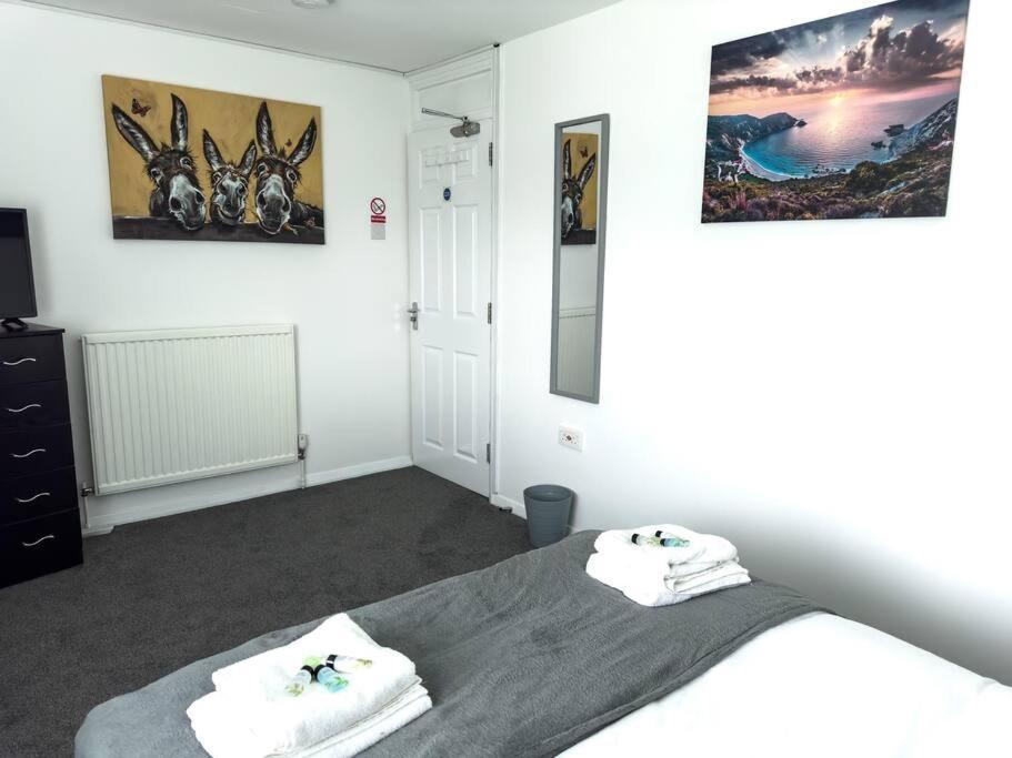 Immaculate 5 Bedroom House ロッキンガム エクステリア 写真