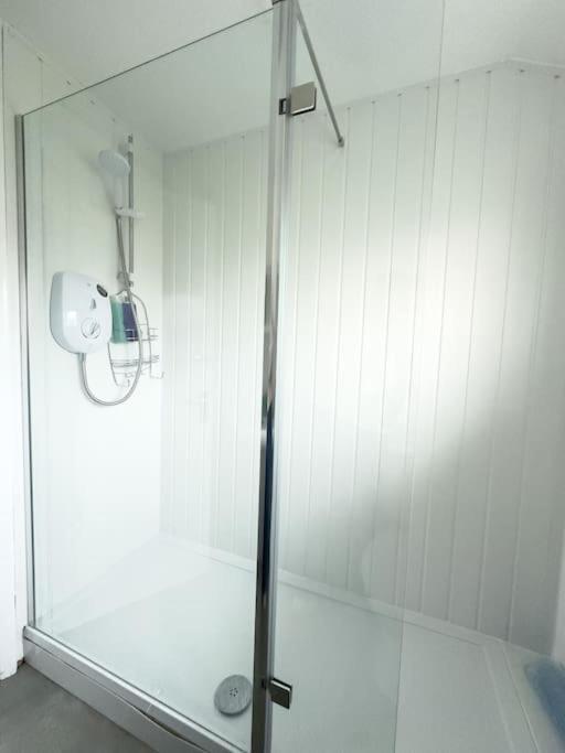 Immaculate 5 Bedroom House ロッキンガム エクステリア 写真
