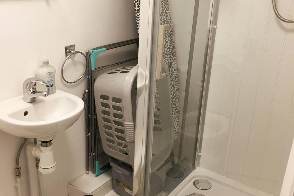 Immaculate 5 Bedroom House ロッキンガム エクステリア 写真