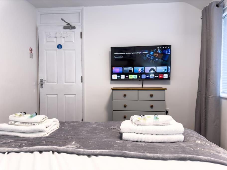 Immaculate 5 Bedroom House ロッキンガム エクステリア 写真
