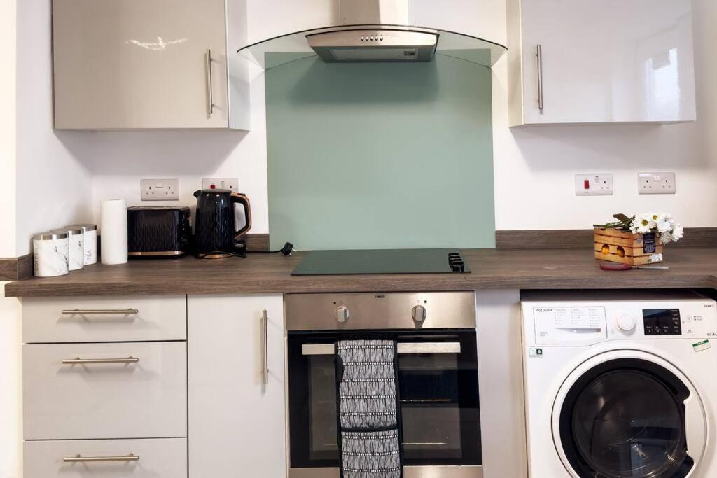 Immaculate 5 Bedroom House ロッキンガム エクステリア 写真