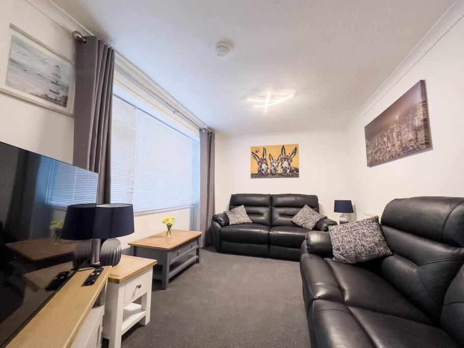 Immaculate 5 Bedroom House ロッキンガム エクステリア 写真